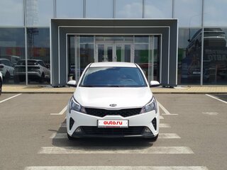 2021 Kia Rio IV Рестайлинг, белый, 1730000 рублей, вид 2