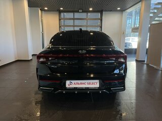 2021 Kia K5 III, чёрный, 2700000 рублей, вид 4