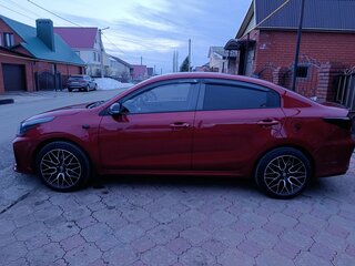 2017 Kia Rio IV, красный, 1550000 рублей, вид 4