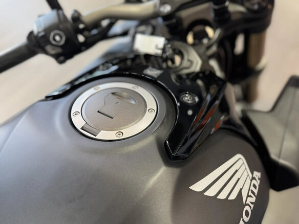 2024 Honda CB 650R, серый, 1220000 рублей - вид 13