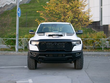 2025 Ram 1500 RHO V Рестайлинг, белый, 12999000 рублей, вид 2