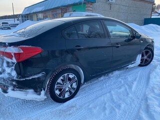 2013 Kia Cerato III, чёрный, 900000 рублей, вид 3
