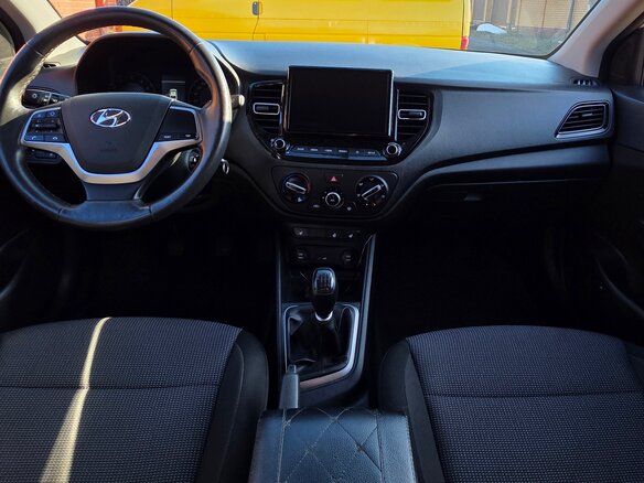 2020 Hyundai Solaris II Рестайлинг, серый, 1575000 рублей - вид 4