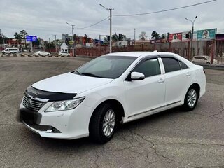 2013 Toyota Camry VII (XV50), белый, 1600000 рублей, вид 1