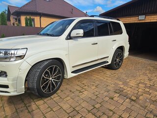2018 Toyota Land Cruiser 200 Series Рестайлинг 2, белый, 6500000 рублей, вид 2