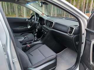 2019 Kia Sportage IV Рестайлинг, серебристый, 1950000 рублей, вид 5