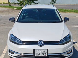 2017 Volkswagen Golf VII Рестайлинг, белый, 1530000 рублей, вид 1