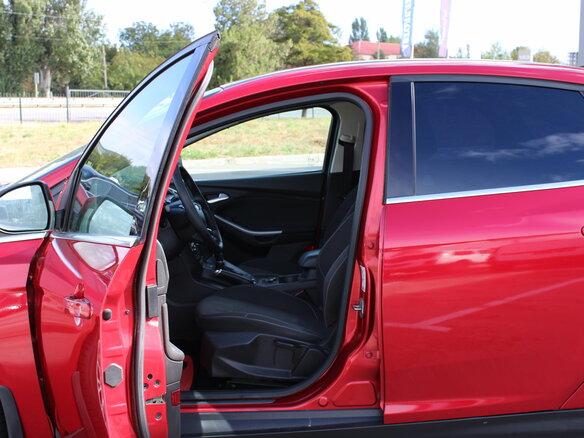 2012 Ford Focus III, красный - вид 11