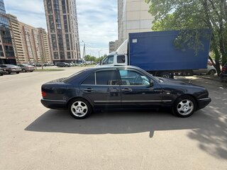 1998 Mercedes-Benz E-Класс 200 II (W210, S210), синий, 470000 рублей, вид 4