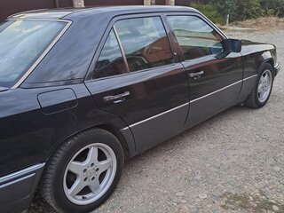 1994 Mercedes-Benz E-Класс 280 5-speed I (W124), чёрный, 970000 рублей, вид 2