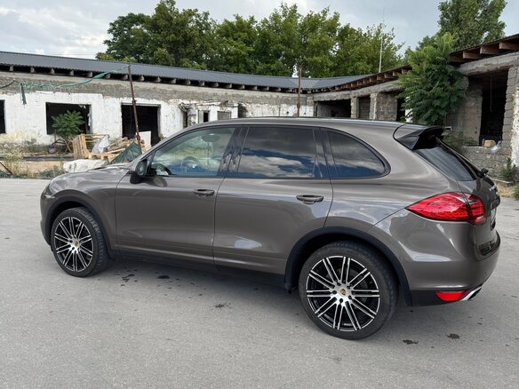 2013 Porsche Cayenne II (958), коричневый, 2550000 рублей - вид 3