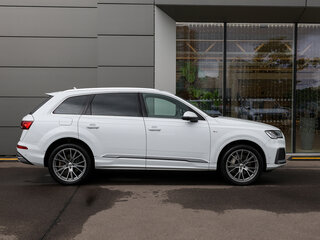 2020 Audi Q7 45 TDI II (4M) Рестайлинг, белый, 5898000 рублей, вид 4