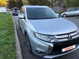 2015 Mitsubishi Outlander III Рестайлинг 2, серебристый, 1490000 рублей, вид 3