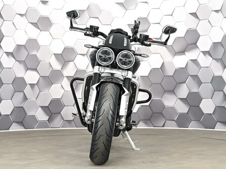 2023 Triumph Rocket 3, чёрный, 2199000 рублей, вид 5