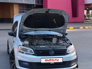2018 Volkswagen Polo V Рестайлинг, белый, 1350000 рублей, вид 3