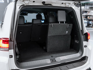 2024 Toyota Land Cruiser 300 Series, белый, 12490000 рублей, вид 4