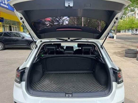 2023 Volkswagen T-Roc I Рестайлинг, белый, 1890000 рублей - вид 16