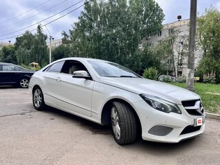 2013 Mercedes-Benz E-Класс 200 IV (W212, S212, C207) Рестайлинг, белый, 1600000 рублей, вид 3