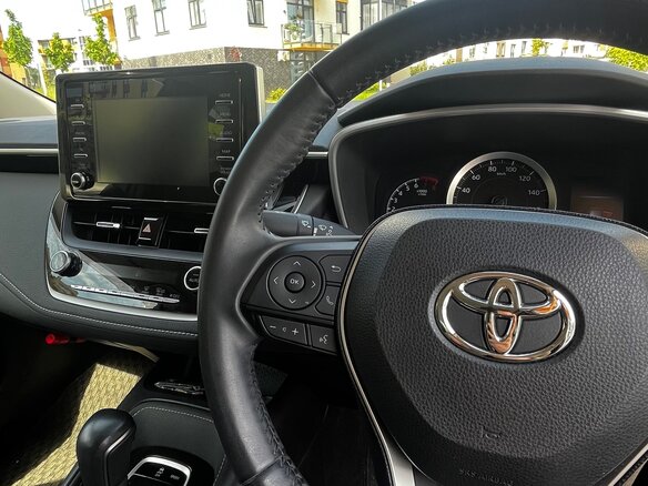 2019 Toyota Corolla XII (E210), белый, 1750000 рублей - вид 12