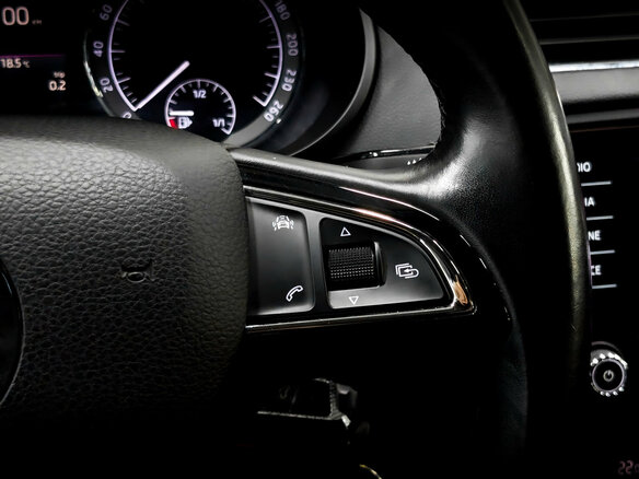 2018 Skoda Octavia III (A7) Рестайлинг, серый, 2090000 рублей - вид 25