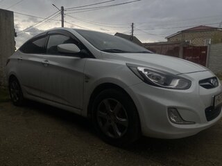 2013 Hyundai Solaris I, белый, 1100000 рублей, вид 2
