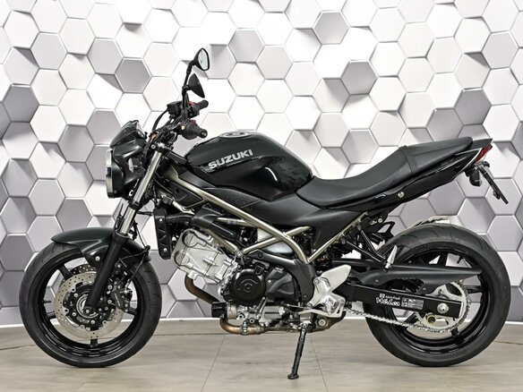2021 Suzuki SV 650, чёрный - вид 3