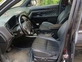 2019 Mitsubishi Outlander PHEV III Рестайлинг 3, чёрный, 3300000 рублей, вид 4