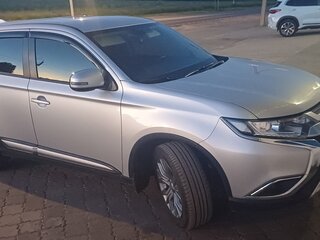2021 Mitsubishi Outlander III Рестайлинг 3, серый, 2700000 рублей, вид 5