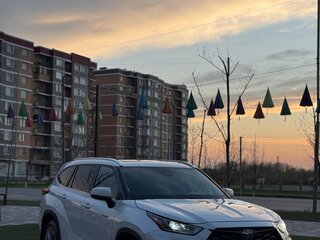 2020 Toyota Highlander IV (XU70), белый, 4800000 рублей, вид 3