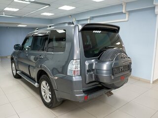 2013 Mitsubishi Pajero IV Рестайлинг 1, серый, 1799000 рублей, вид 5