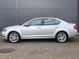 2017 Skoda Octavia III (A7) Рестайлинг, серебристый, 1799000 рублей, вид 2