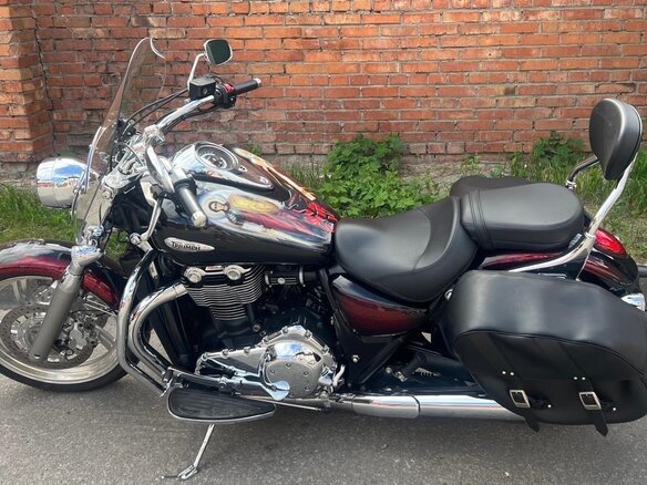 2013 Triumph Thunderbird 1600, красный, 1280000 рублей