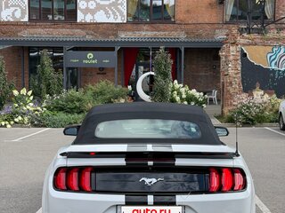 2019 Ford Mustang VI Рестайлинг, белый, 4000000 рублей, вид 5
