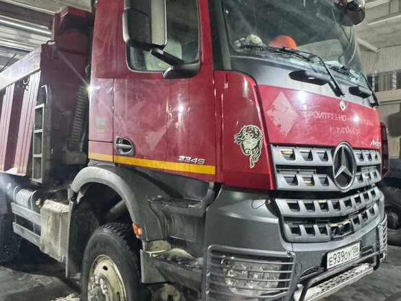 2020 Mercedes-Benz Arocs, пурпурный, 10000000 рублей - вид 1