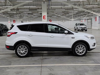 2017 Ford Kuga II Рестайлинг, белый, 1770000 рублей, вид 4