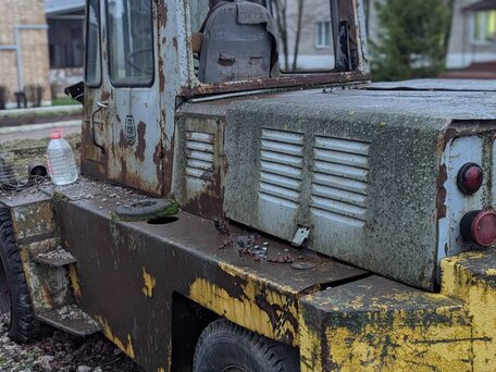 1997 Львовский Автопогрузчик АП-40810, оранжевый, 300000 рублей, вид 5