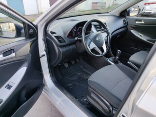 2012 Hyundai Solaris I, серебристый, 780000 рублей, вид 5