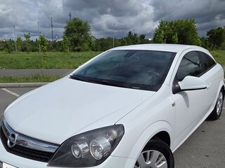 2010 Opel Astra GTC H Рестайлинг, белый, 700000 рублей, вид 2