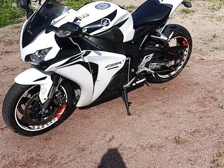 2009 Honda CBR 1000 RR/RA Fireblade, белый, 700000 рублей, вид 3