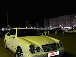2001 Mercedes-Benz E-Класс 200 II (W210, S210) Рестайлинг, белый, 380000 рублей, вид 3