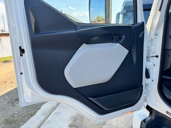 2014 Volvo FL, белый, 4000000 рублей - вид 11