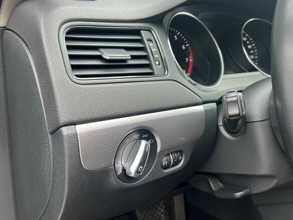 2015 Volkswagen Jetta VI Рестайлинг, серебристый, 1080000 рублей - вид 18