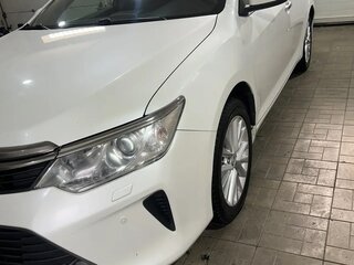 2015 Toyota Camry VII (XV50) Рестайлинг, белый, 2350000 рублей, вид 2