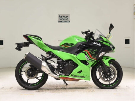 2024 Kawasaki Ninja 400, зелёный, 620000 рублей, вид 1