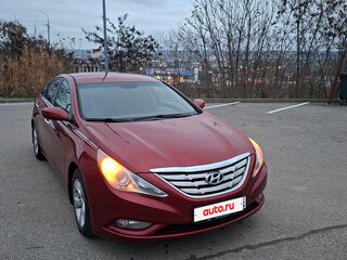 2013 Hyundai Sonata VI (YF), красный, 950000 рублей, вид 2