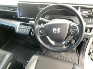 2022 Honda Stepwgn V Рестайлинг, белый, 1950000 рублей, вид 5