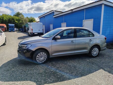 2021 Volkswagen Polo VI, серебристый, 1002000 рублей, вид 4