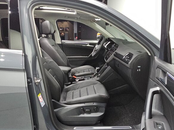 2024 Volkswagen Tiguan II Рестайлинг, серый, 3750000 рублей - вид 16