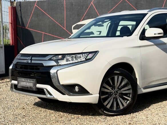 2022 Mitsubishi Outlander III Рестайлинг 3, белый, 1990000 рублей - вид 2