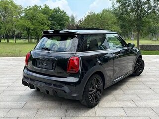 2022 Mini Hatch Cooper III (F55/F56) Рестайлинг 2, чёрный, 1937000 рублей, вид 3